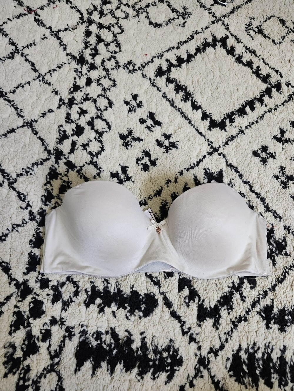 Victoria's Secret White Strapless Bandeau Bra 32C